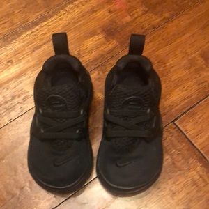 Toddler Black Nike Presto size 6